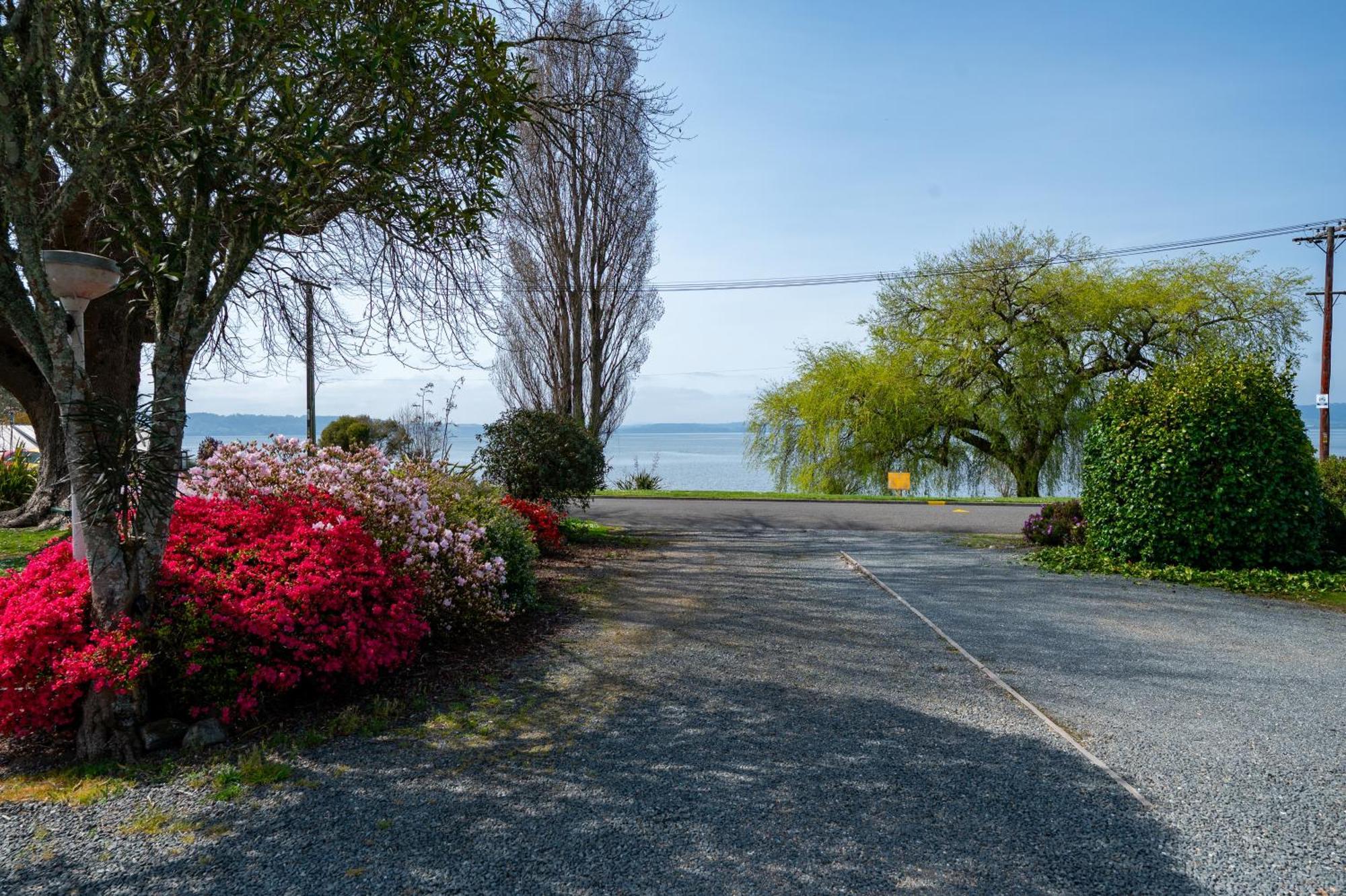 Jack & Di'S Lakefront Motel Роторуа Экстерьер фото
