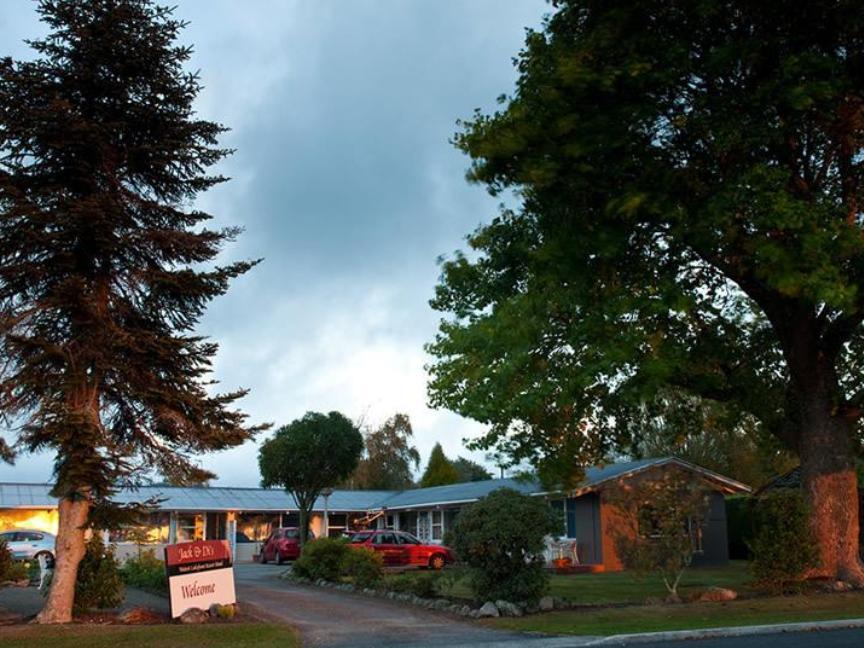 Jack & Di'S Lakefront Motel Роторуа Экстерьер фото